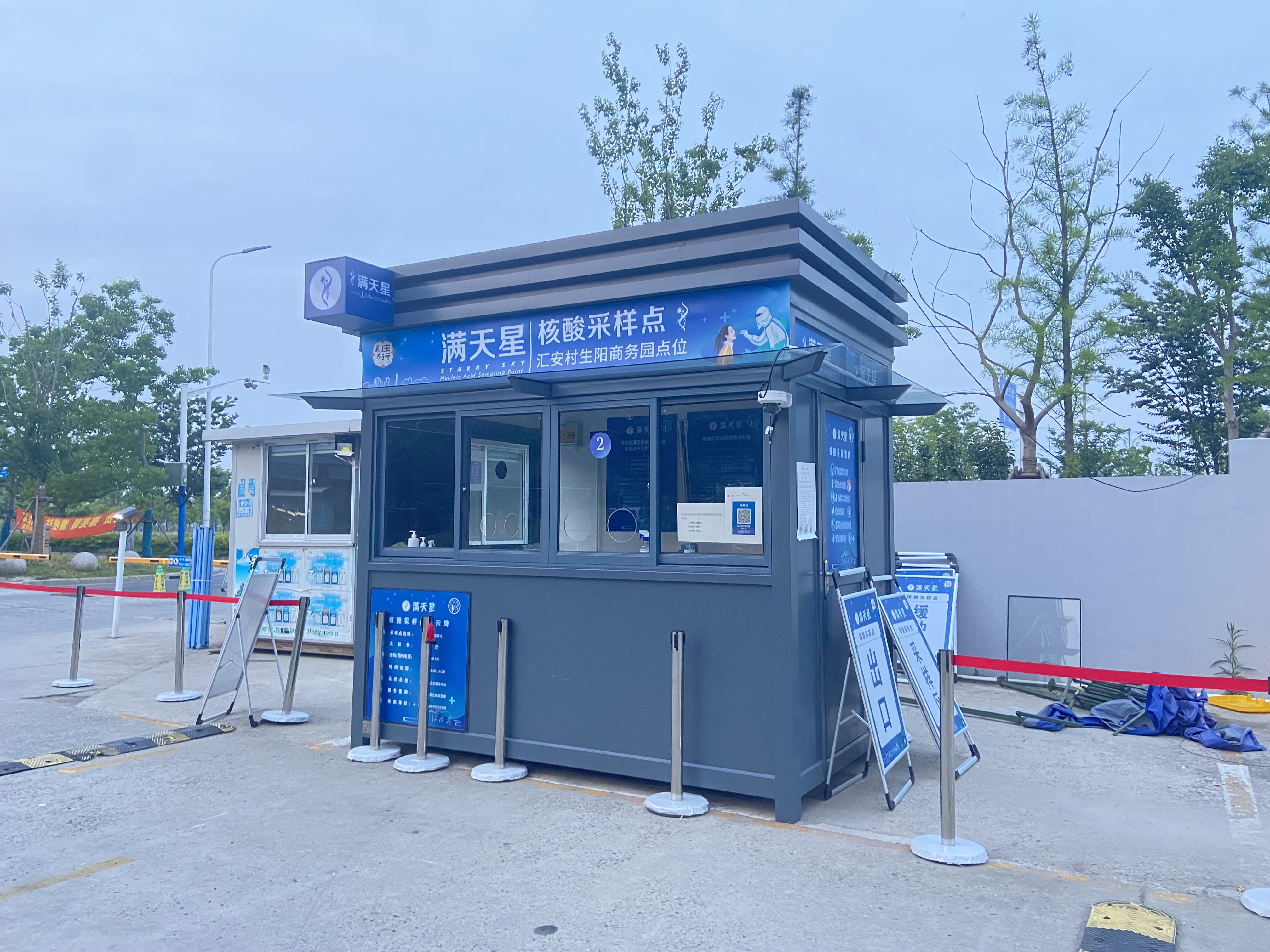 滿天星核酸采樣亭遍布上海，工藝簡(jiǎn)單，滿足日常核酸所需